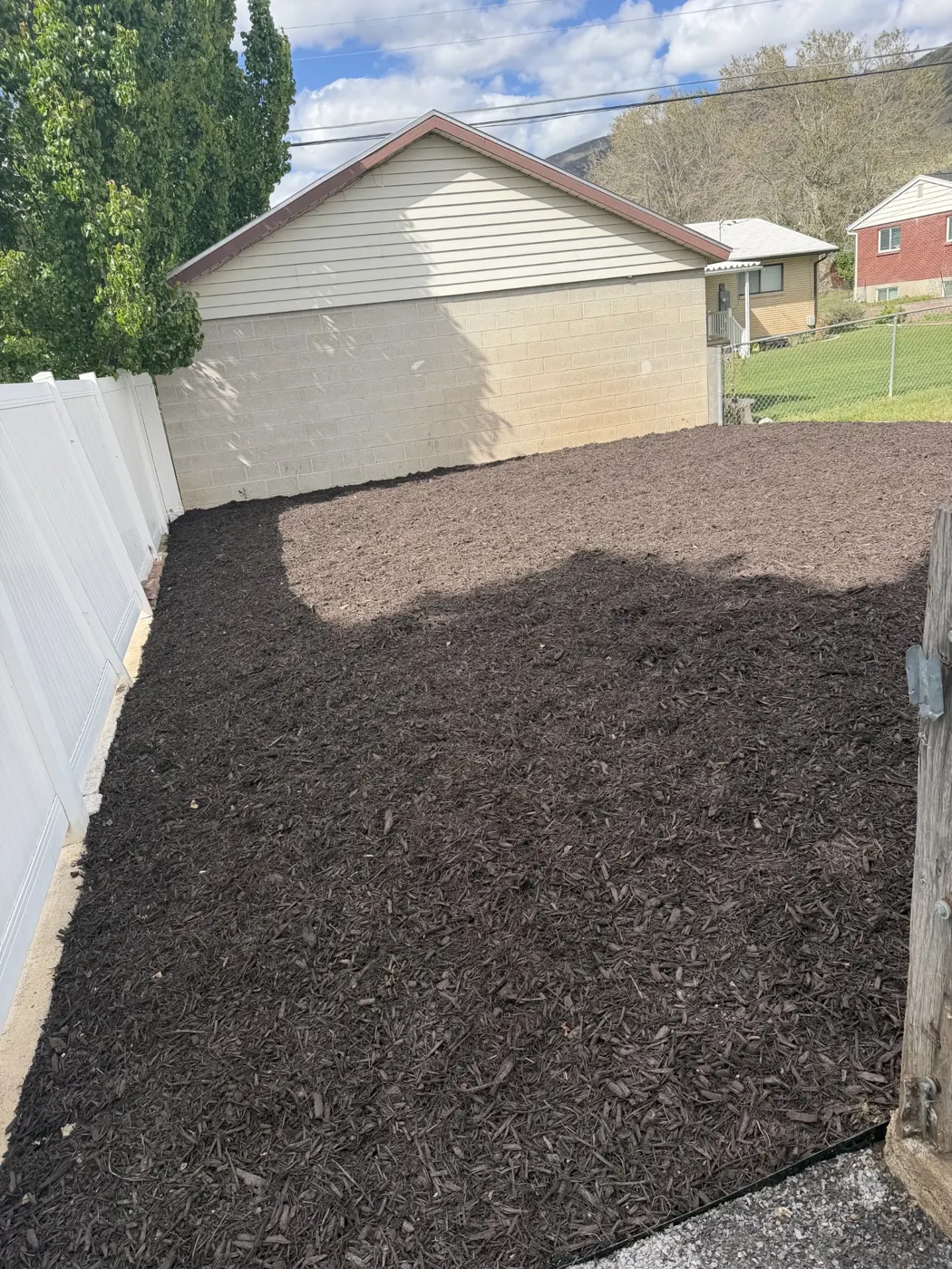 Backyard cleared and finished in mulch